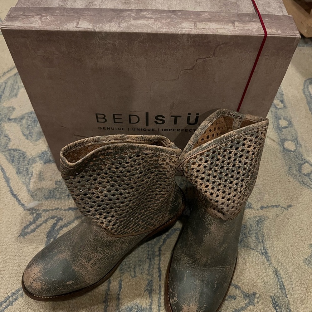 BED|STU Women's Distressed Leather Boots - Gray